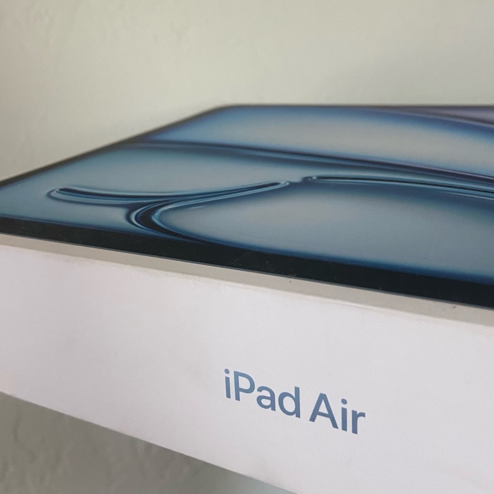 iPad Air 13-inch (M2) 128GB Wi-Fi BOX Only